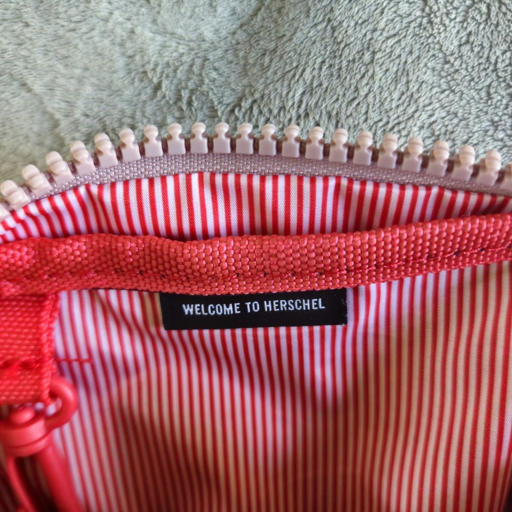 Herschel Crossbody Bag Dusty Pink Zipper Patch Classic Small Shoulder Purse - Picture 10 of 10